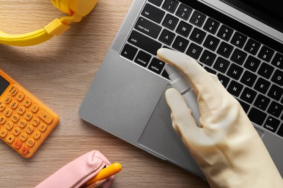 How to Clean Laptop Screens