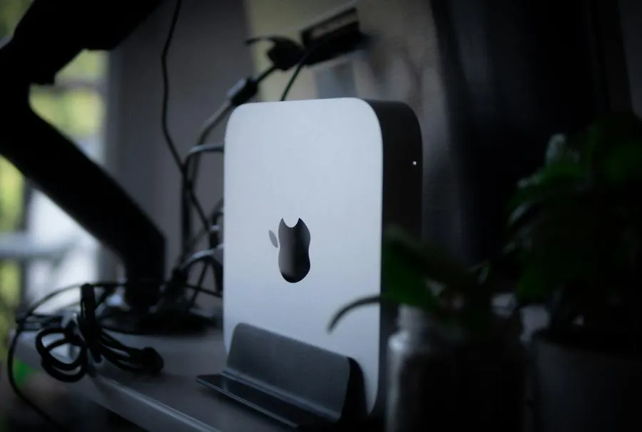 mac mini on desk