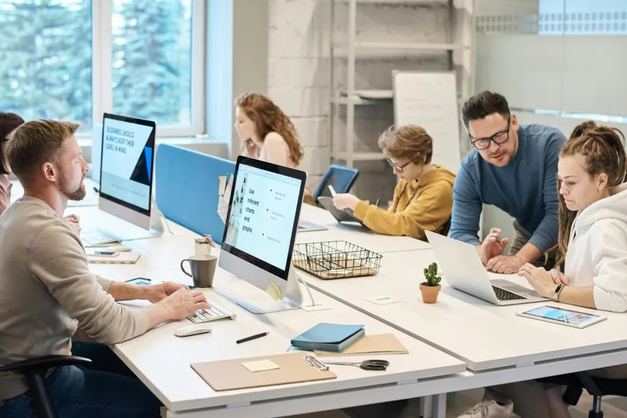 What Makes an Internal Knowledge Base Crucial for Modern Workplaces 10 office collaboration