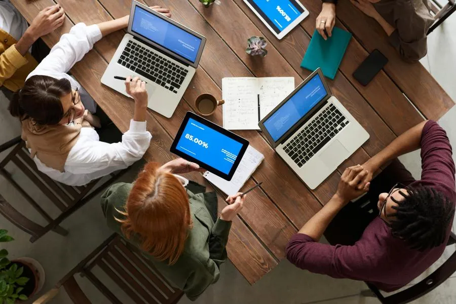 What Makes an Internal Knowledge Base Crucial for Modern Workplaces 9 team meeting