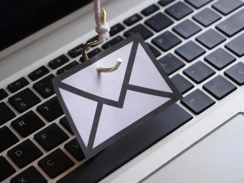 closeup-image-of-mail-with-hook-on-top-of-keyboard