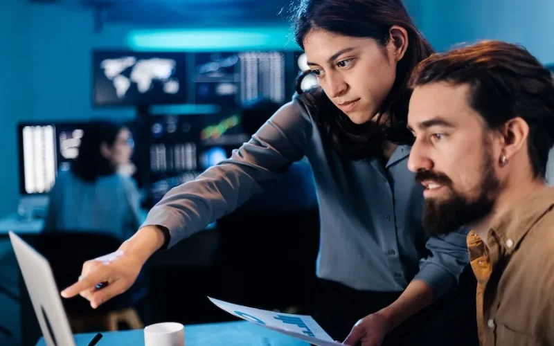 stock_trader_team_analyzing_stock_data IT consulting services